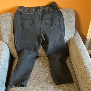 Women’s AE Curvy Mom Jean Size 16 short